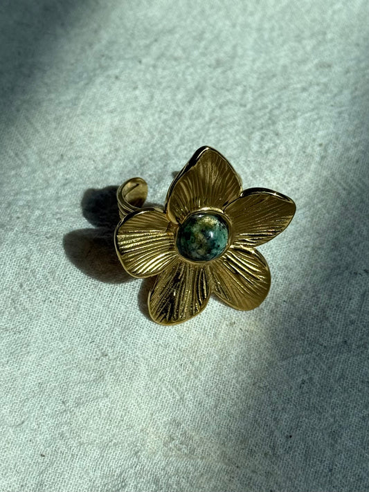 Green stone flower ring