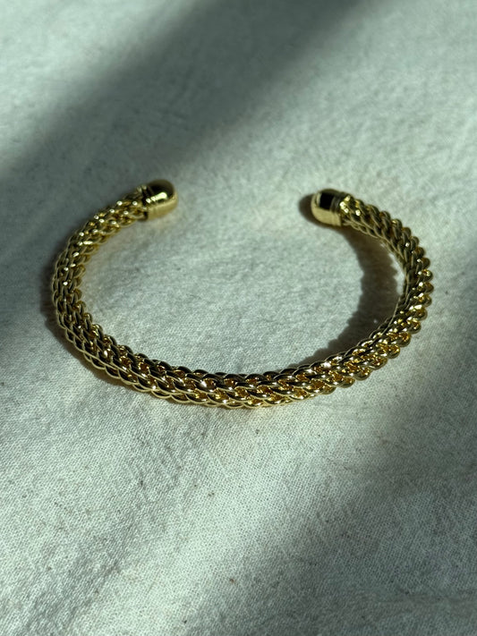 Mesh-like bangle
