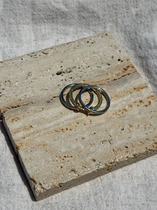 Triple two-color ring
